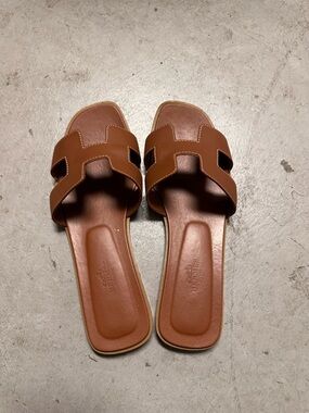 EUC Hermes Oran Sandals - Gold